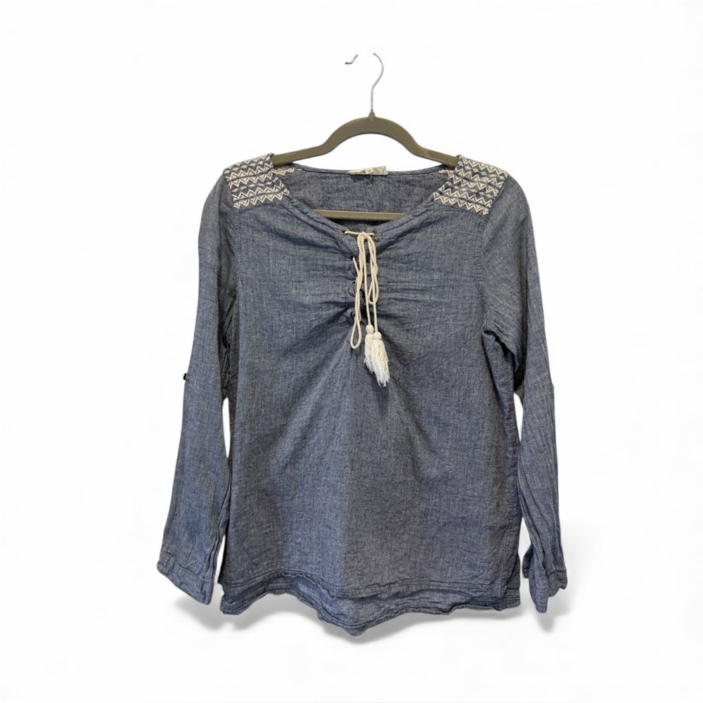 Entro Women's Lightweight Denim Colored Long Sleeve Detailed Shoulder‎ Medium